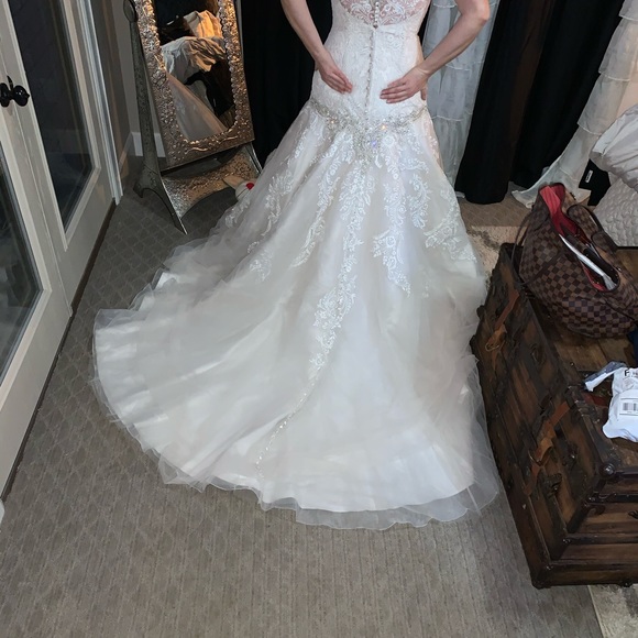 Wedding Dress - Allure - Picture 5 of 8